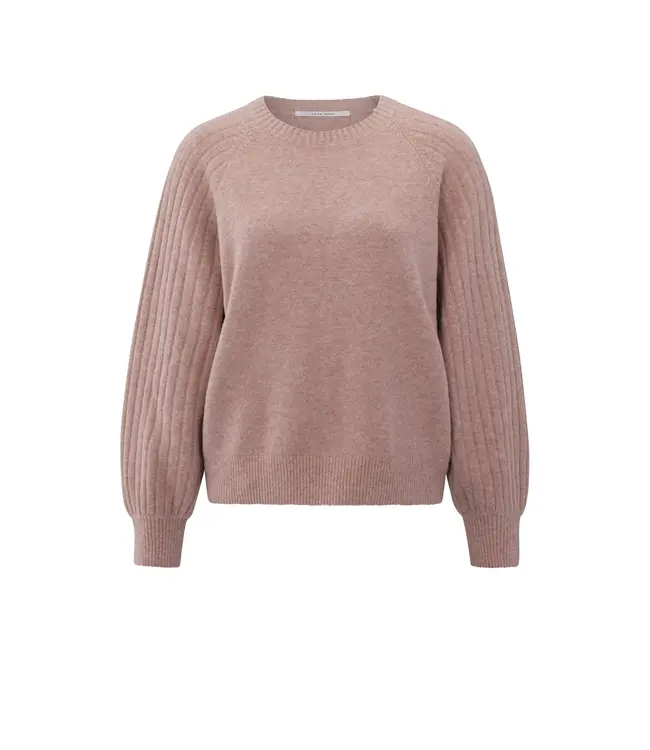 01-000410-509/990162  Knitted sweater with ribbed sleeves and round neck