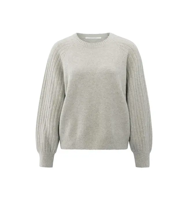 01-000410-509/990182  Knitted sweater with ribbed sleeves and round neck