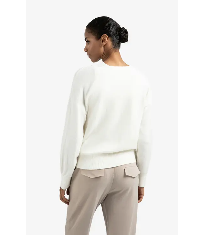 01-000381-509/990152  Knitted sweater with deep V-neck and layered top