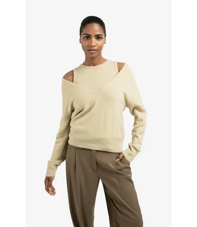01-000381-509/505222  Knitted sweater with deep V-neck and layered top