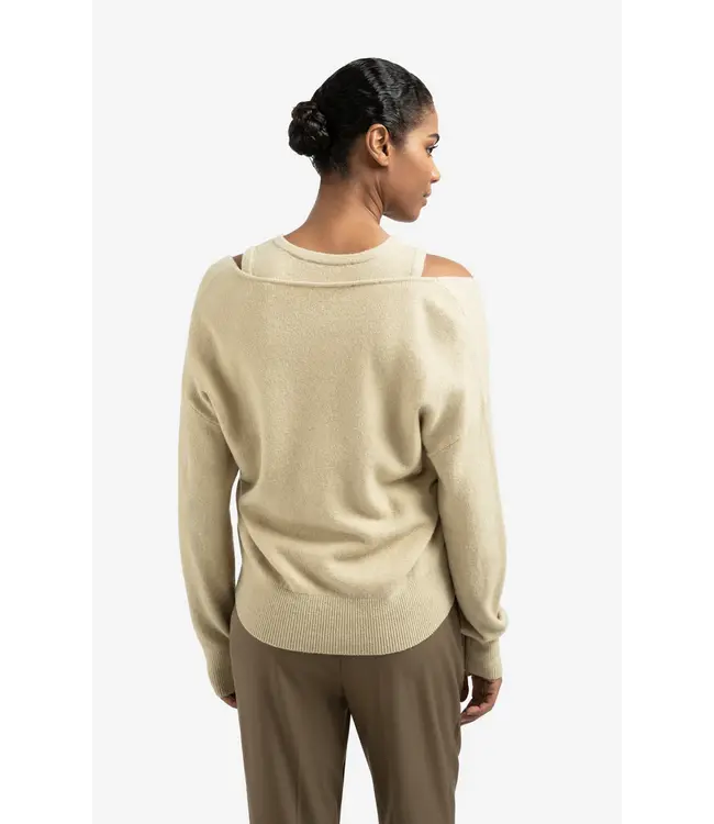 01-000381-509/505222  Knitted sweater with deep V-neck and layered top