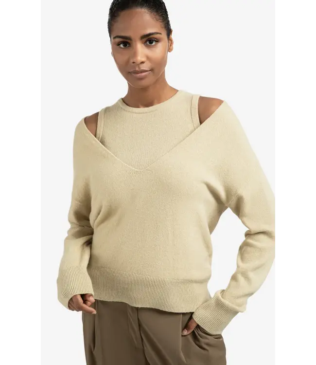01-000381-509/505222  Knitted sweater with deep V-neck and layered top