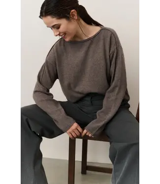 YAYA 01-000489-509/990172  Boat neck sweater with refined decorative seams