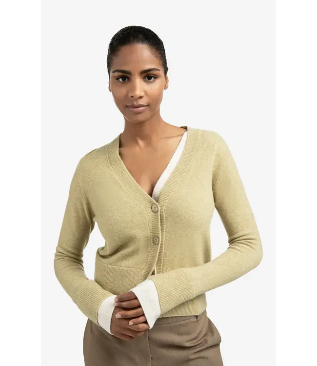 01-010118-509/505222  Cardigan with contrast details and V-neck