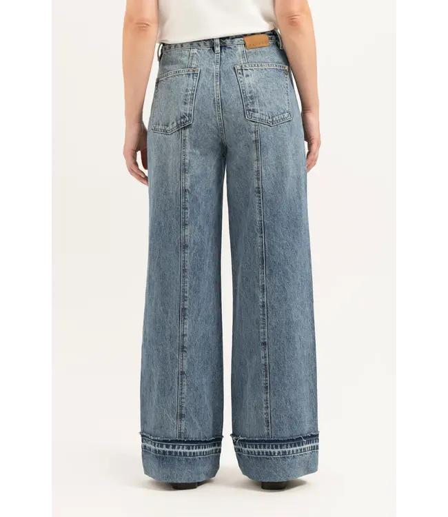 CR0376/Blue  Emma Loose