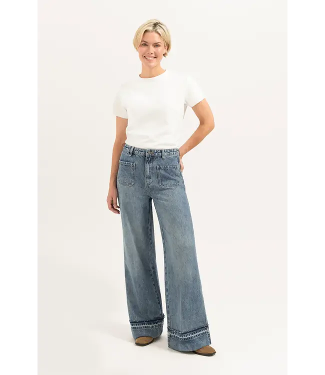 CR0376/Blue  Emma Loose