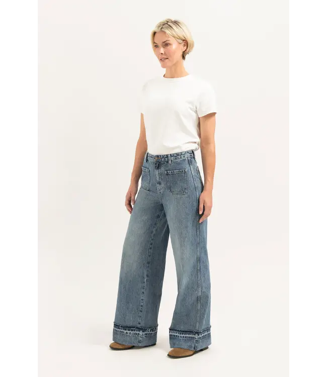 CR0376/Blue  Emma Loose