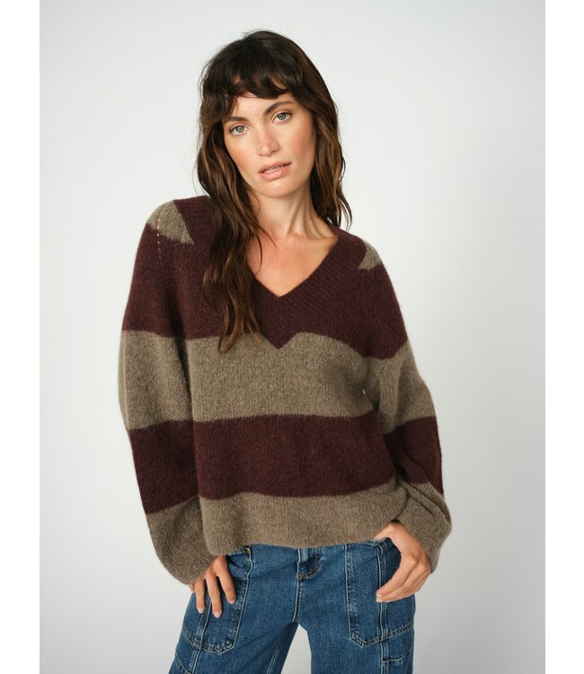 173090/Fudge  MMTaci Stripe LS V-Neck Knit