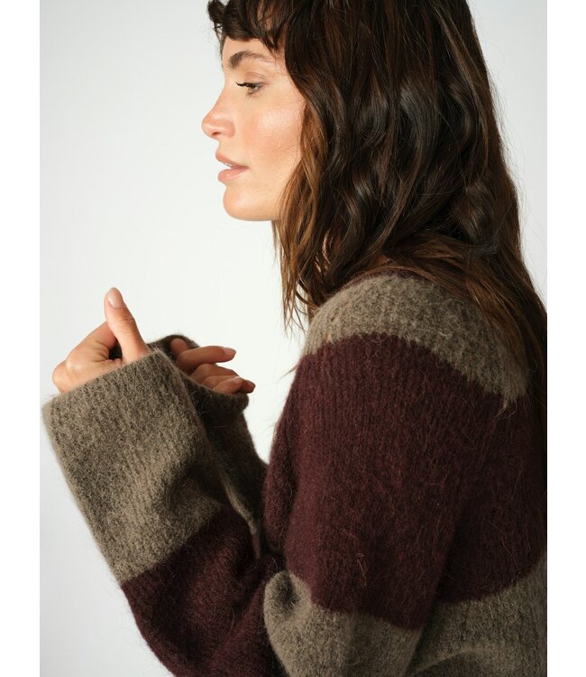 173090/Fudge  MMTaci Stripe LS V-Neck Knit