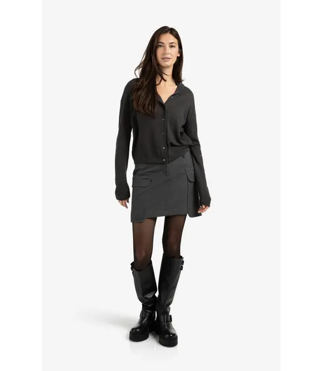 01-401079-509  Minirok met cargozakken en knoopdetails