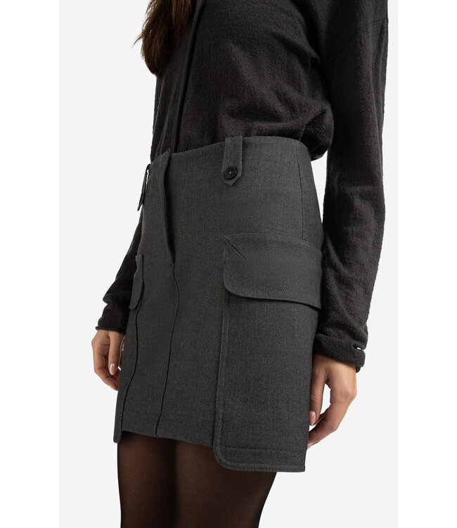 01-401079-509  Minirok met cargozakken en knoopdetails