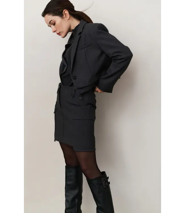 01-401079-509  Minirok met cargozakken en knoopdetails