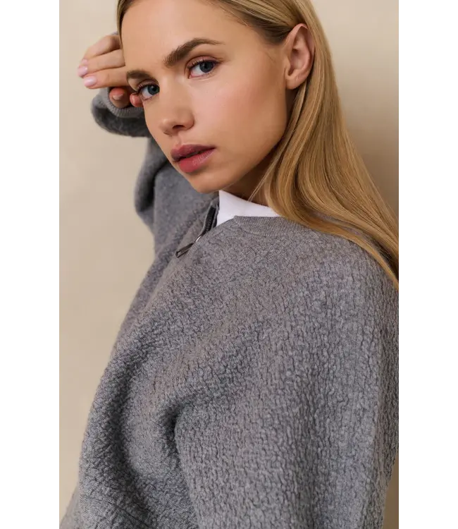 01-010121-508  Bombervest met textuur en ronde hals