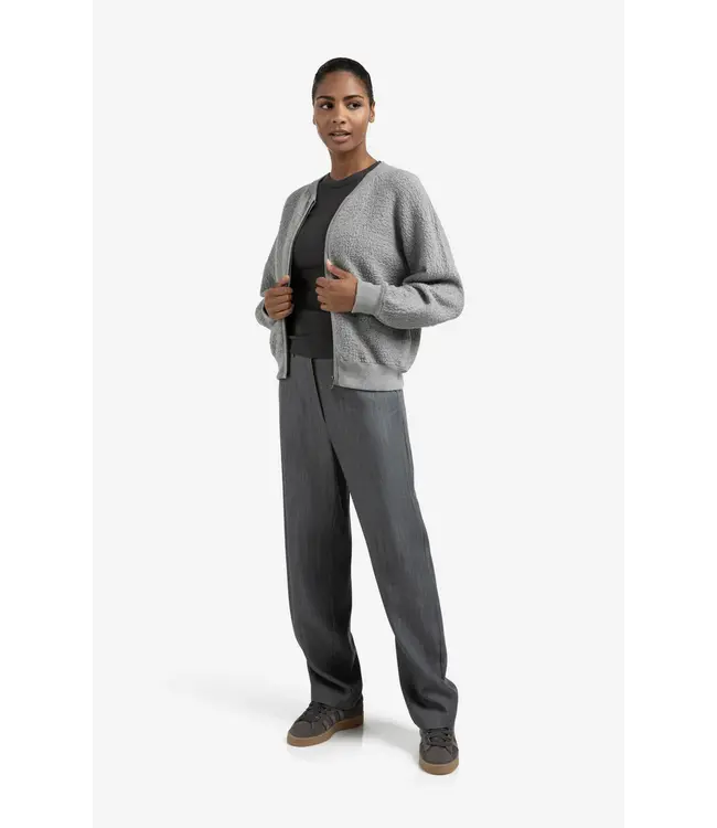 01-010121-508  Bombervest met textuur en ronde hals