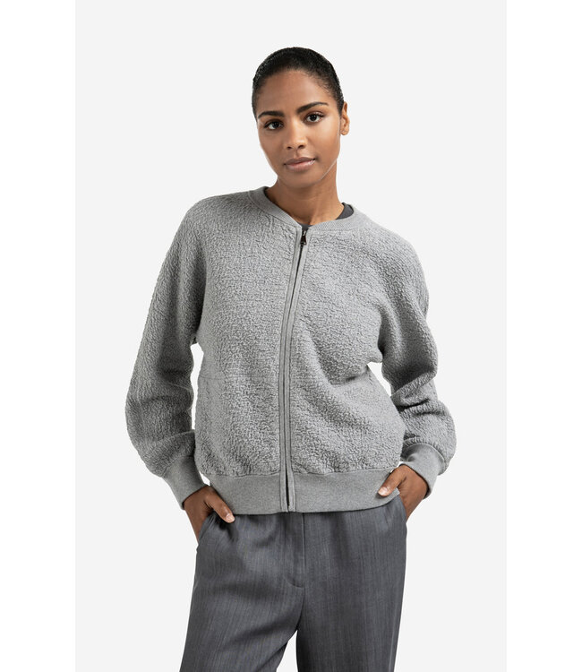 01-010121-508  Bombervest met textuur en ronde hals