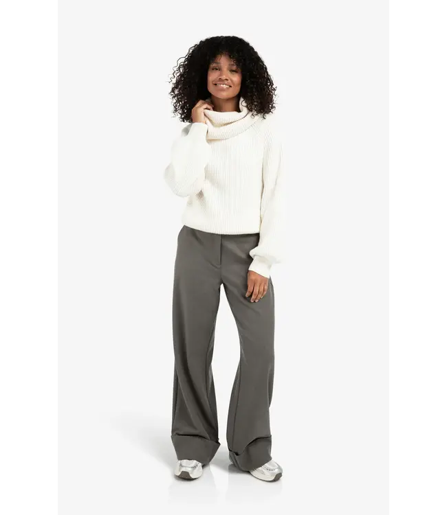 01-000508-510/99035  Knitted sweater with wide collar and balloon sleeves