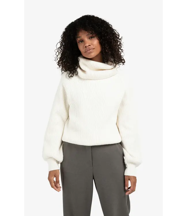 01-000508-510/99035  Knitted sweater with wide collar and balloon sleeves