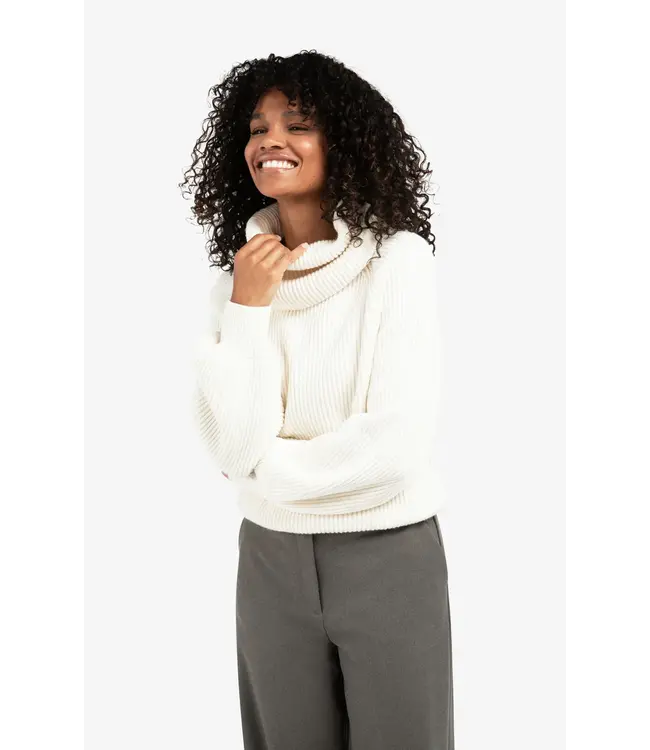 01-000508-510/99035  Knitted sweater with wide collar and balloon sleeves