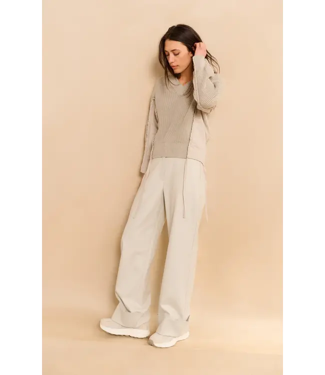 01-000509-510/99031  V-neck sweater with woven insert details and tie accents