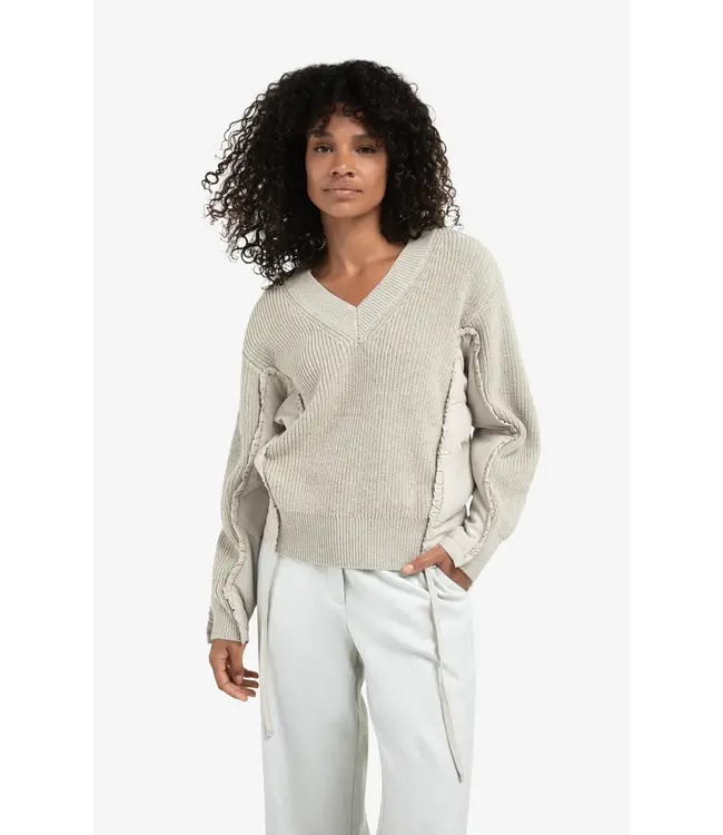 01-000509-510/99031  V-neck sweater with woven insert details and tie accents