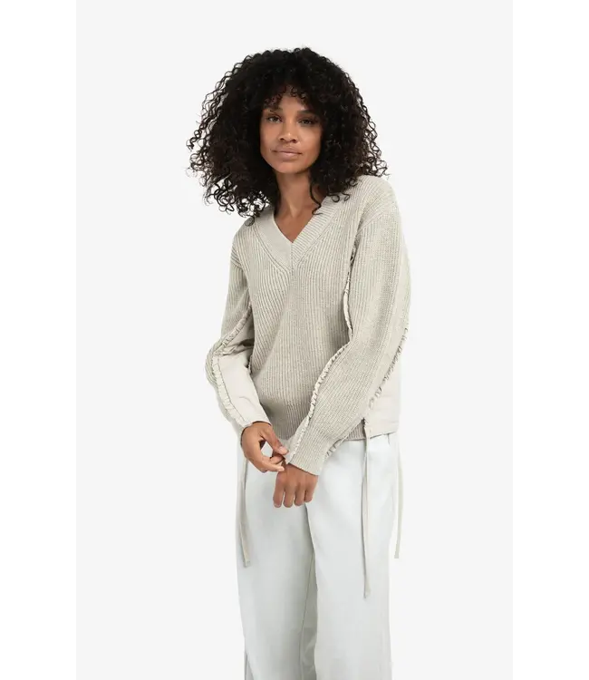01-000509-510/99031  V-neck sweater with woven insert details and tie accents