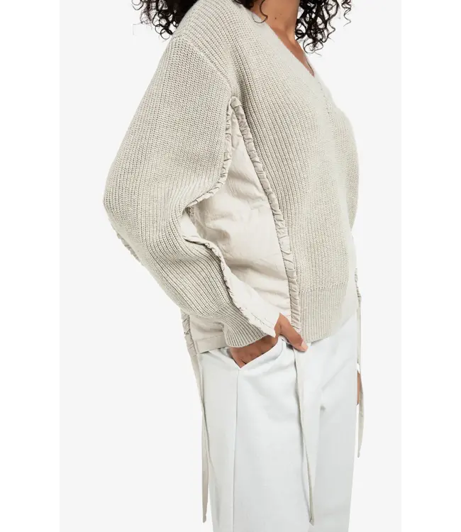 01-000509-510/99031  V-neck sweater with woven insert details and tie accents