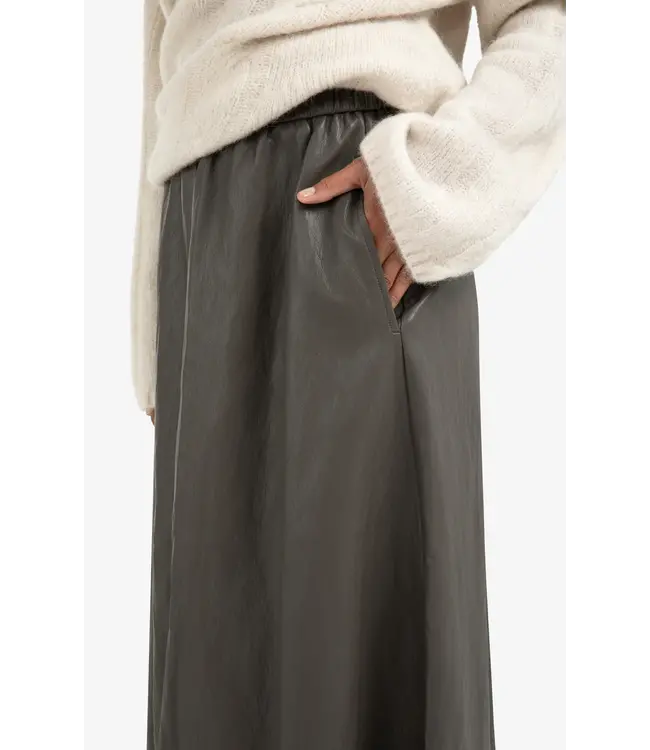 01-409085-510/99033  Faux leather A-line midi skirt with pockets