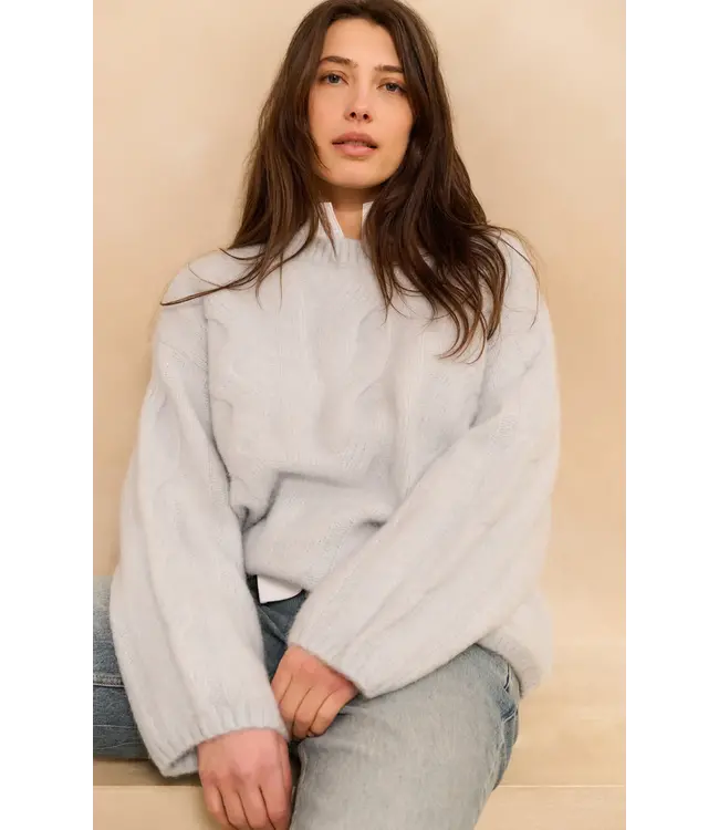 01-201181-510/00000  Blouse with high V-neck collar and cuffs