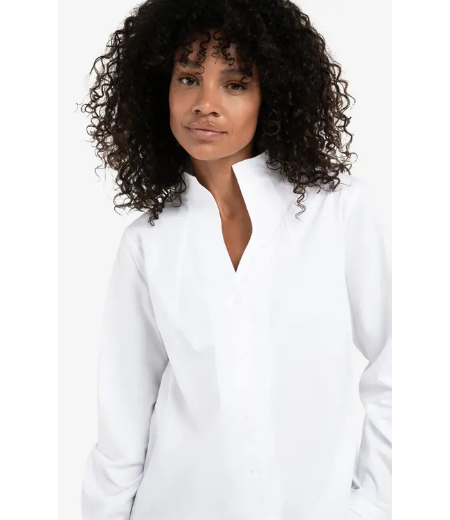 01-201181-510/00000  Blouse with high V-neck collar and cuffs