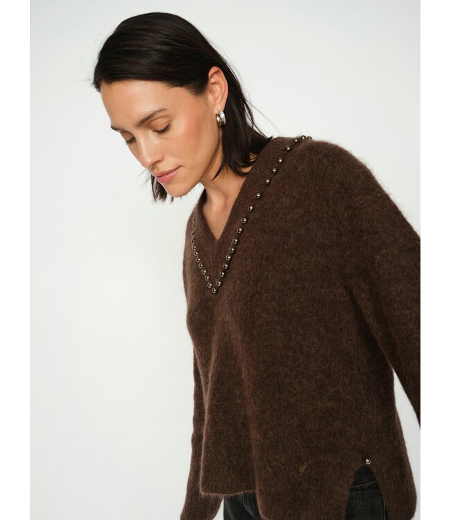 176320/Bracken  MMZora V-Neck Bead Knit