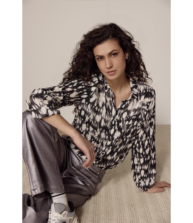 C39-18-301/BlackPrint  Blouse clouded dots