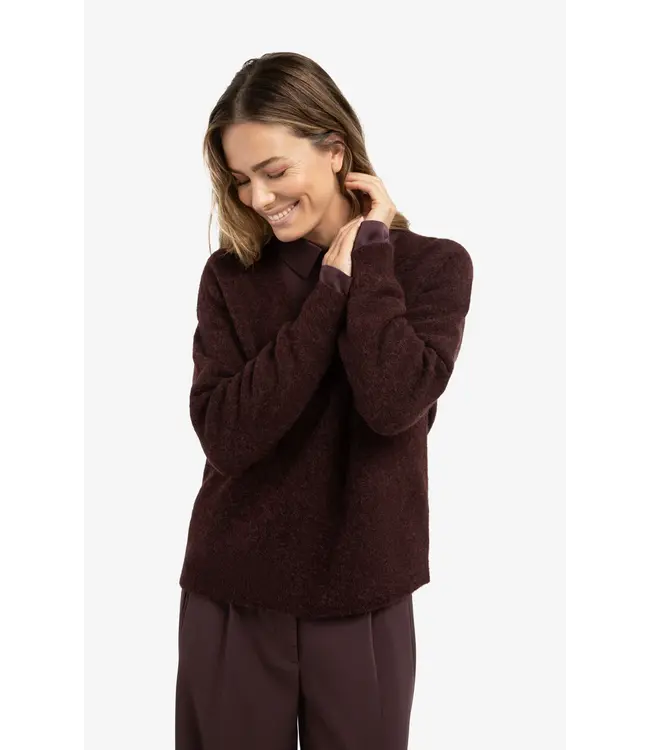 01-000536-511/91619  Soft V-neck sweater with long sleeves