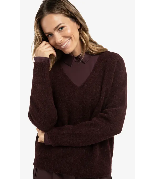 01-000536-511/91619  Soft V-neck sweater with long sleeves