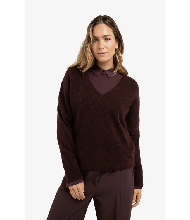 01-000536-511/91619  Soft V-neck sweater with long sleeves