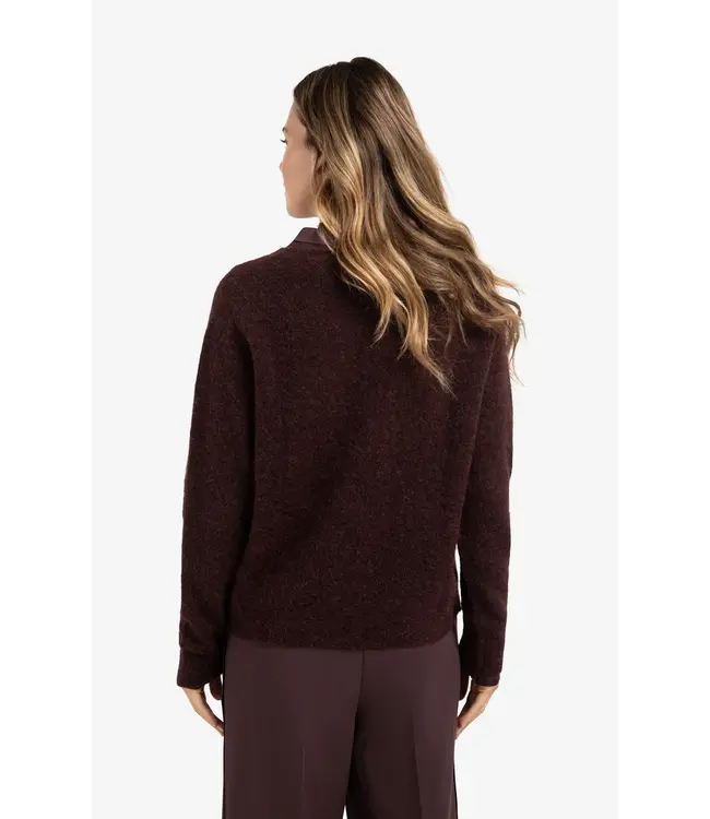 01-000536-511/91619  Soft V-neck sweater with long sleeves