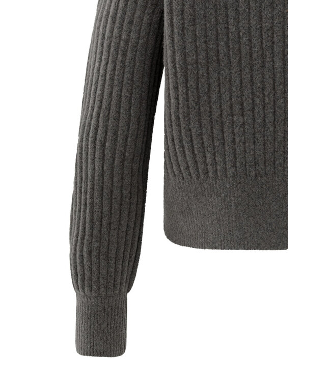 01-000525-510/990332  Ribbed turtleneck sweater with cable detail and long sleeves