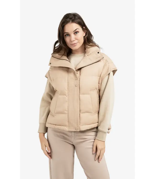 02-021006-601/99041  Oversized padded bodywarmer with collar