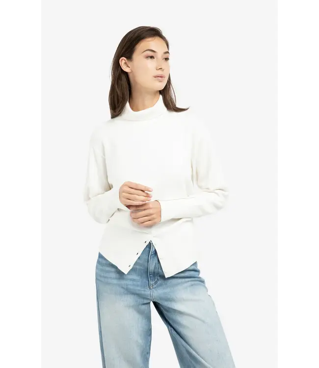 01-000549-601/10002  Knitted high neck sweater with button details