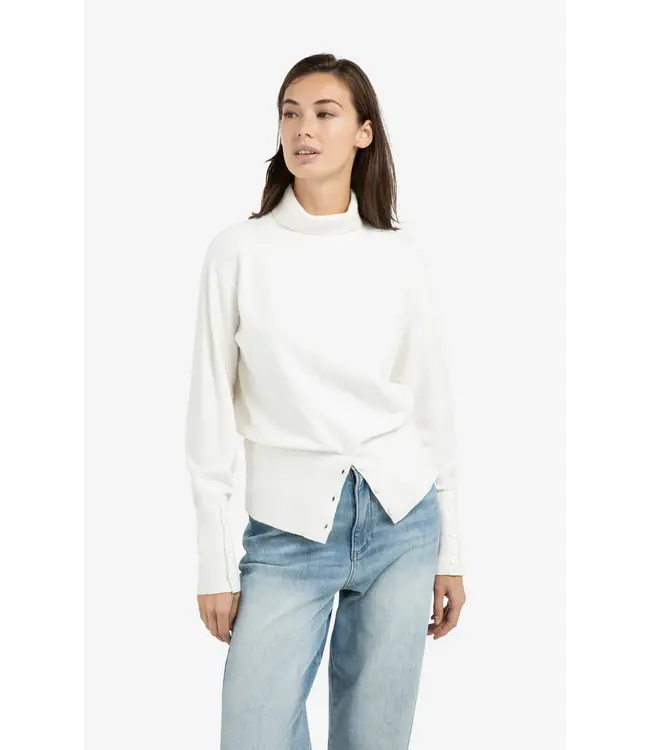01-000549-601/10002  Knitted high neck sweater with button details