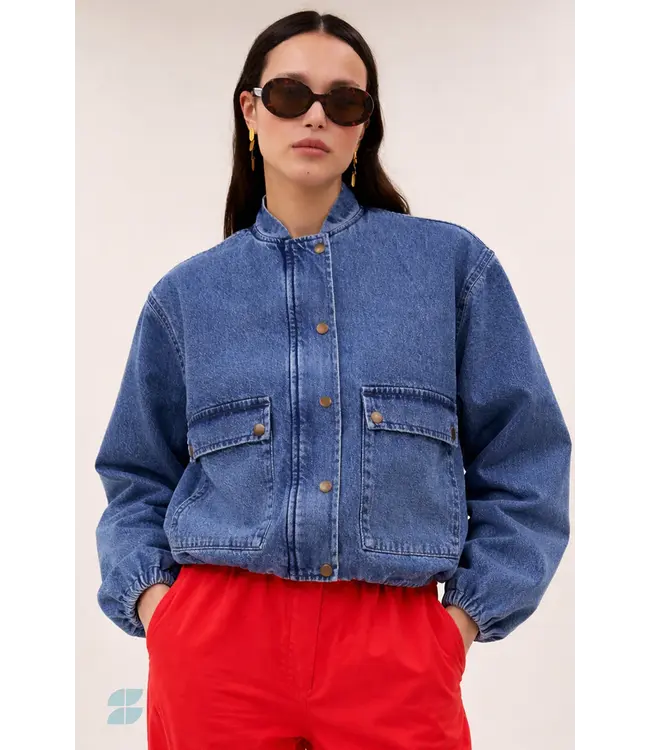 26219008/MidDenim  maggie denim jacket