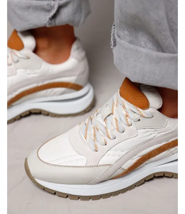 62363-03-252  Usher Skye Cross - Creme Sneakers