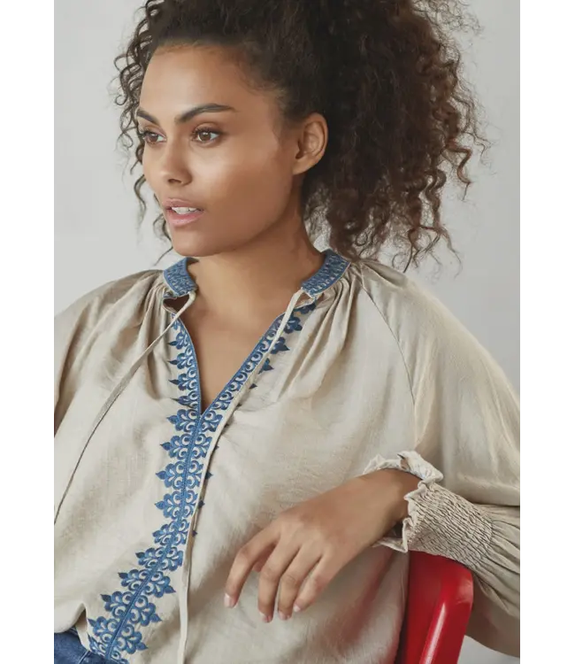 Z26.57837/N15Sandw/Blue  Lykke Deco Blouse