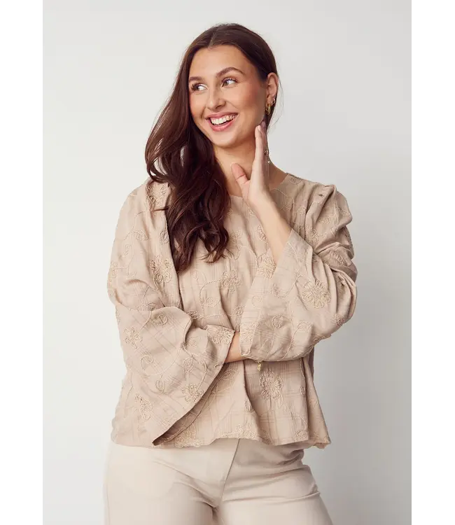 Z26.57710/117DarkSand  Juna Blouse
