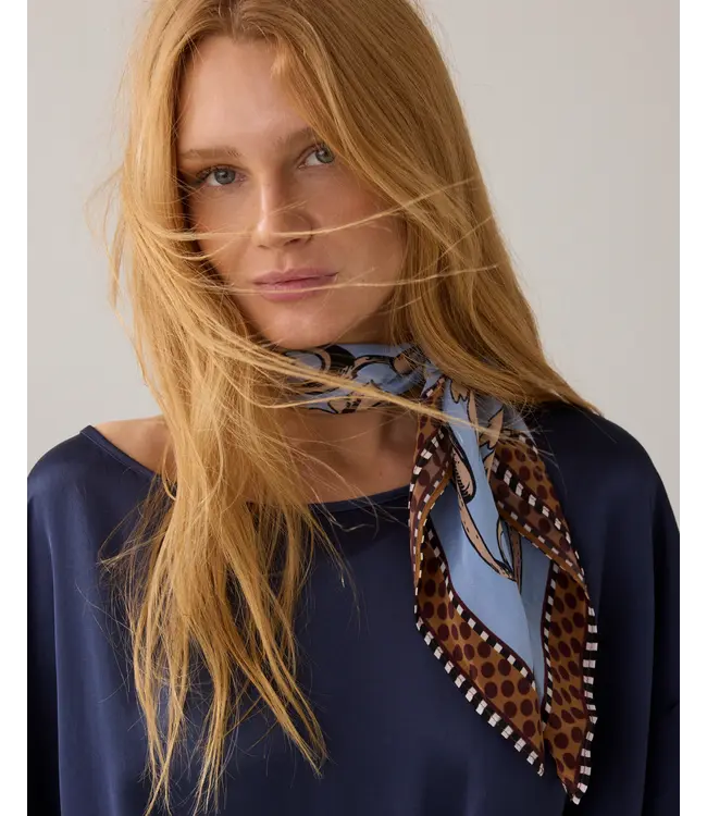 8s1077-8608/000423-Softblue  Scarf Satin small