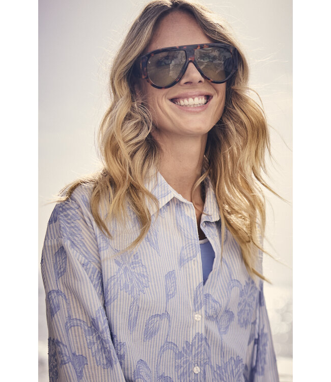 O12-19-301/005042-BreezyBlue  Striped Blouse Flower Pattern