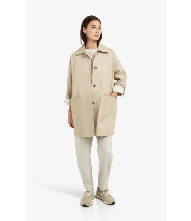 02-001069-602/99046  Oversized cotton jacket with buttons and patch pockets