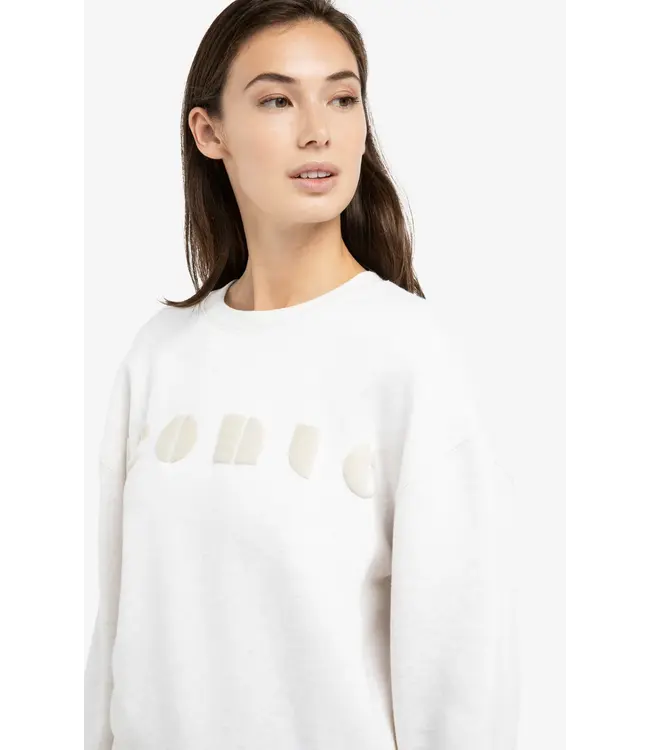 01-109110-602/990441  Soft sweater with chest artwork 'iconic'