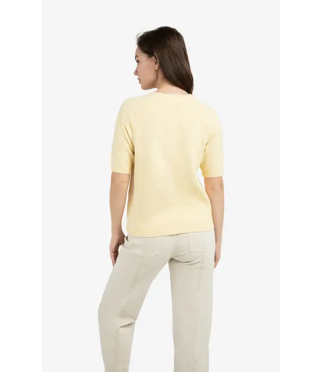 01-000458-602/309152  Soft sweater with short sleeves and round neckline