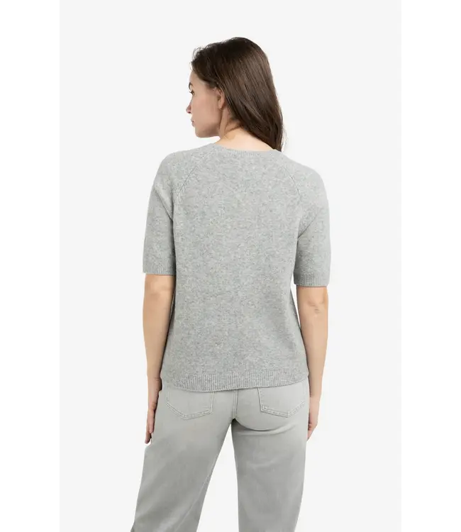 01-000458-602/990472  Soft sweater with short sleeves and round neckline