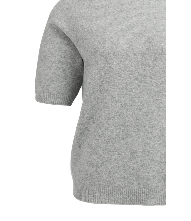 01-000458-602/990472  Soft sweater with short sleeves and round neckline